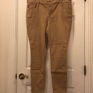 Old Navy rockstar jeans.